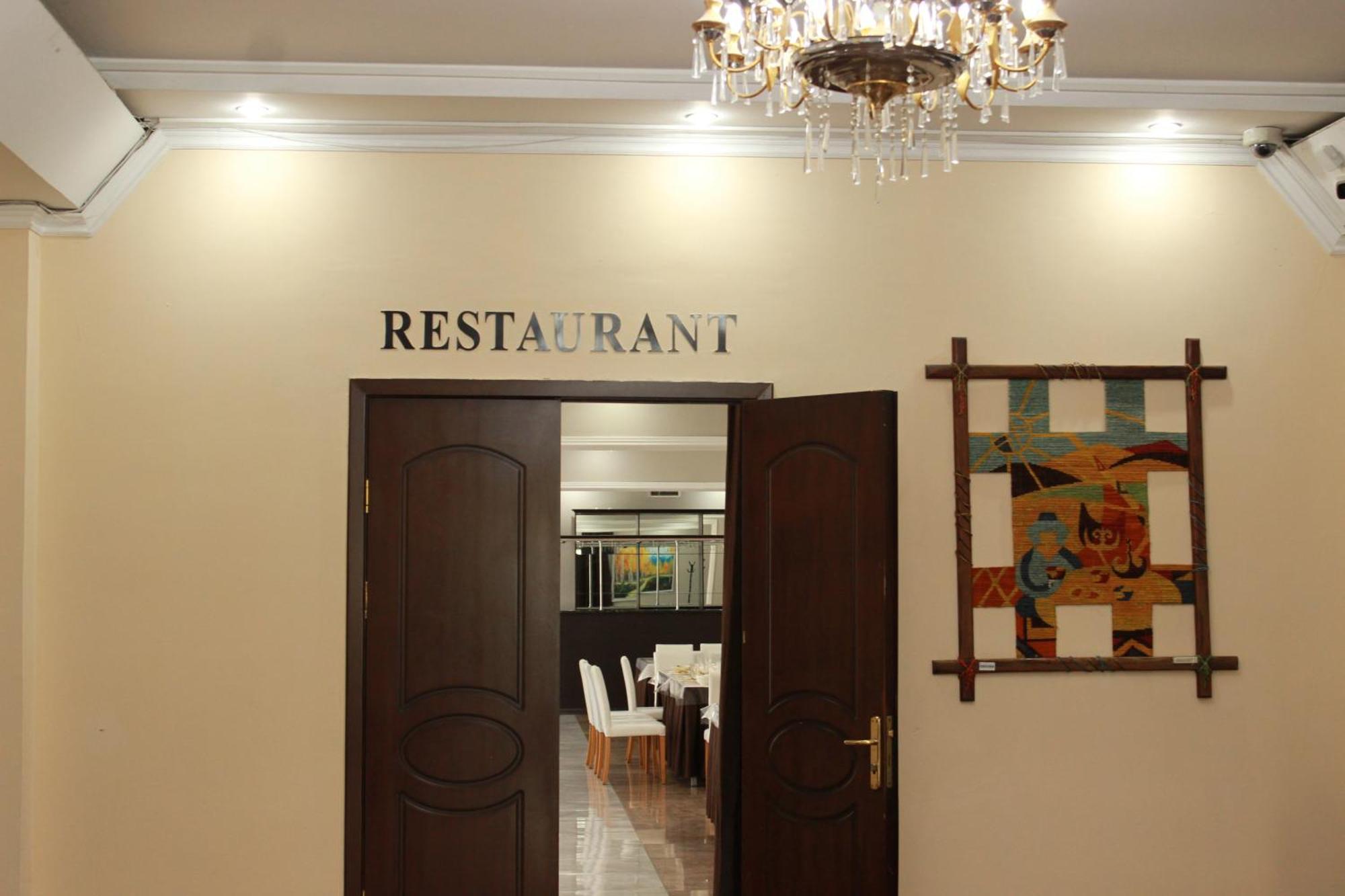 Yassy Hotel, Turkistan Exterior photo