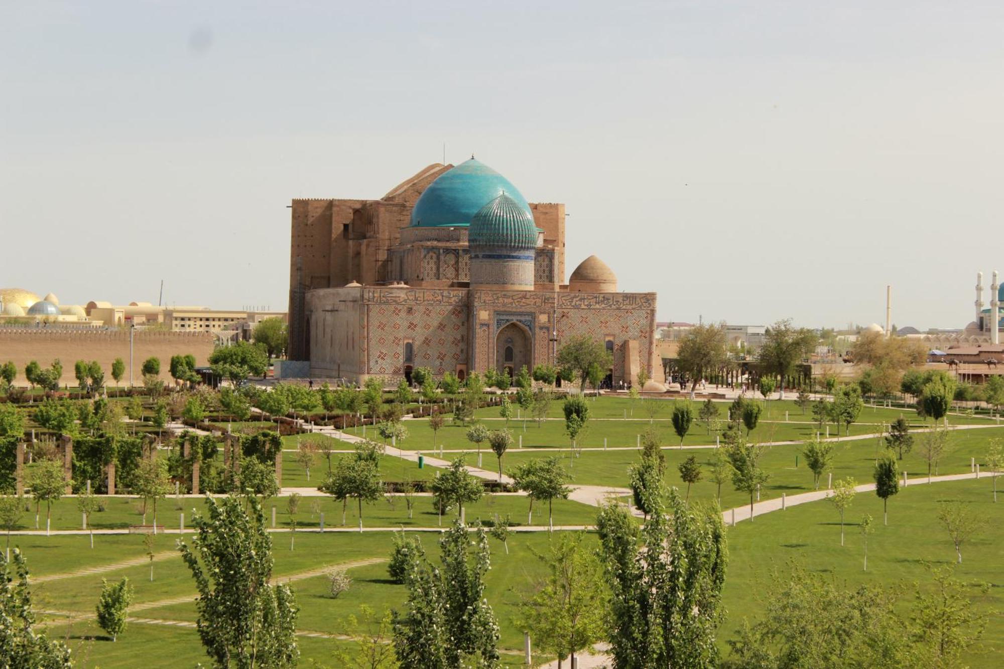 Yassy Hotel, Turkistan Exterior photo