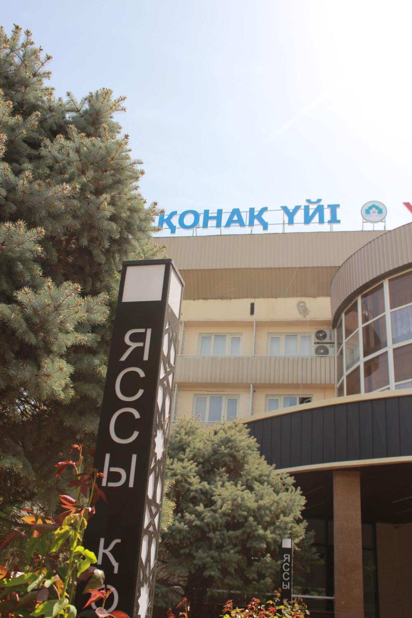 Yassy Hotel, Turkistan Exterior photo